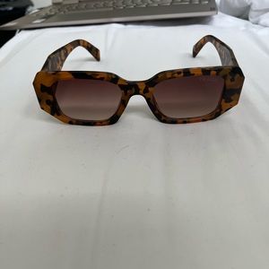 Tortoise hexagon styled polarized sunglasses